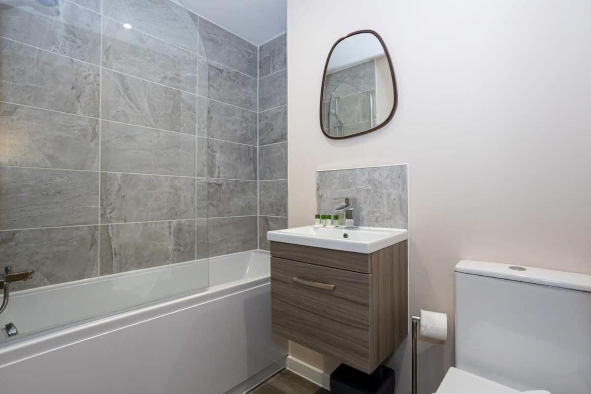 Lovely 2 Bedroom Modern Apartamento *